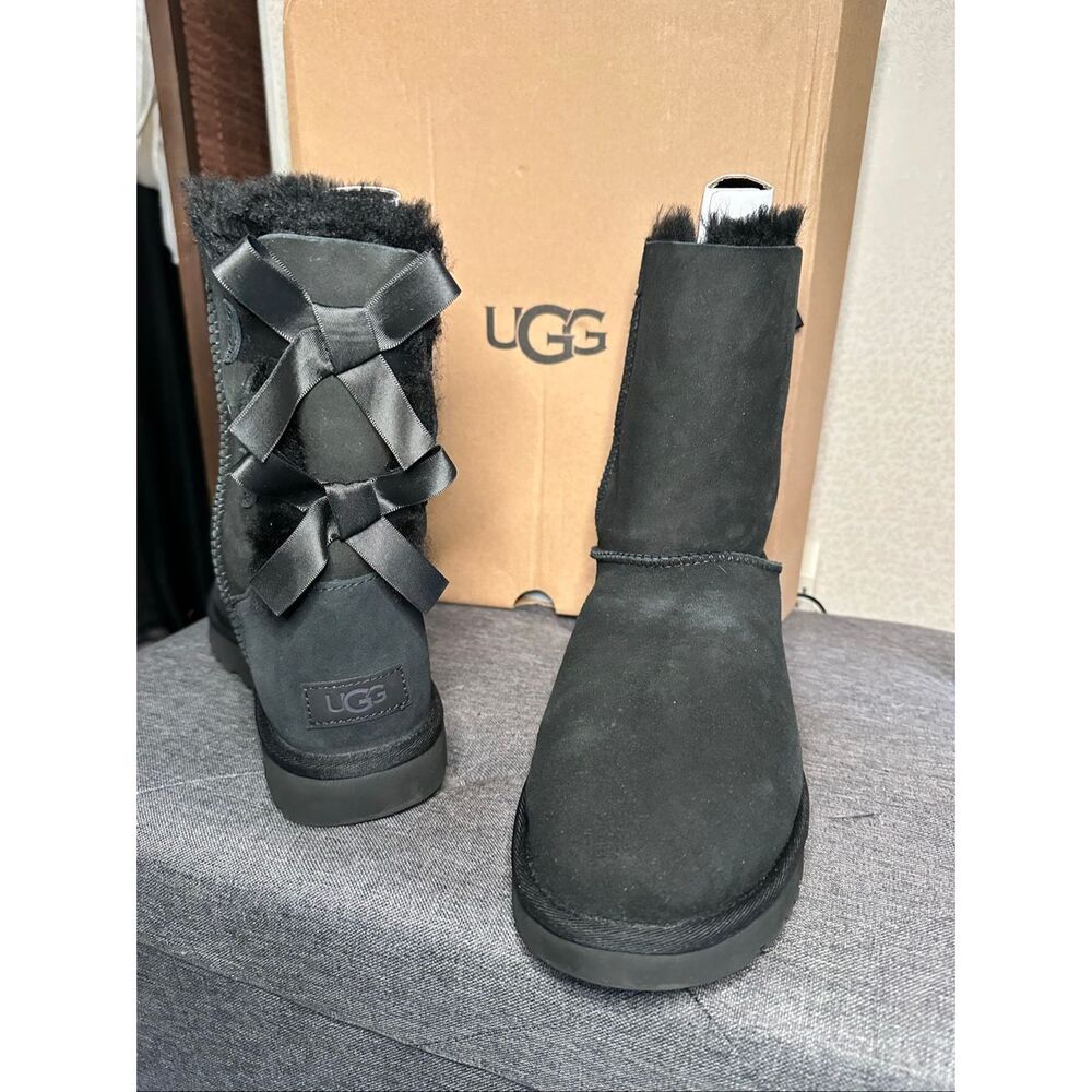 NWT and box UGG Bailey Bows